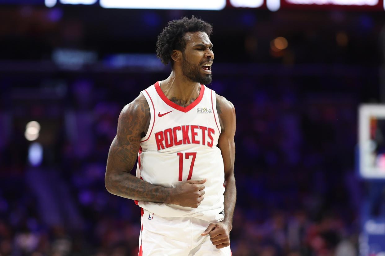 九游网页版-火箭队阵容变动!边缘2人暂时离队,双核长期缺阵,仅剩13人可用