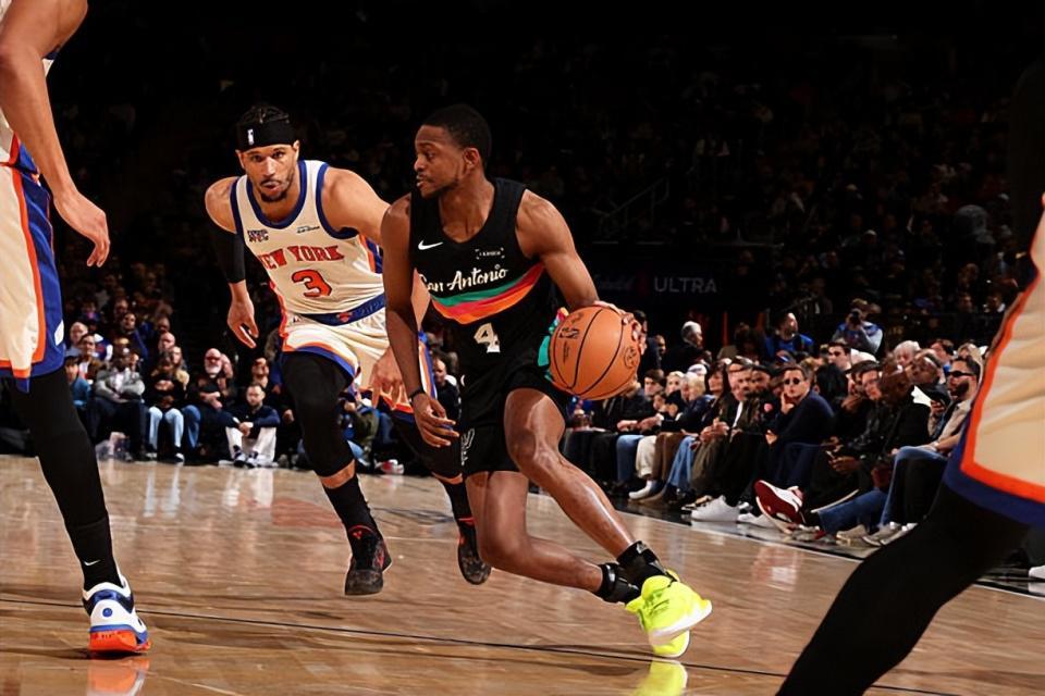 九游(中国)-被尼克斯各种打爆,马刺后场支柱怎么会突然间打出灾难级表现?